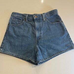Levi's Women's High Waisted Mom Shorts. Size 29
